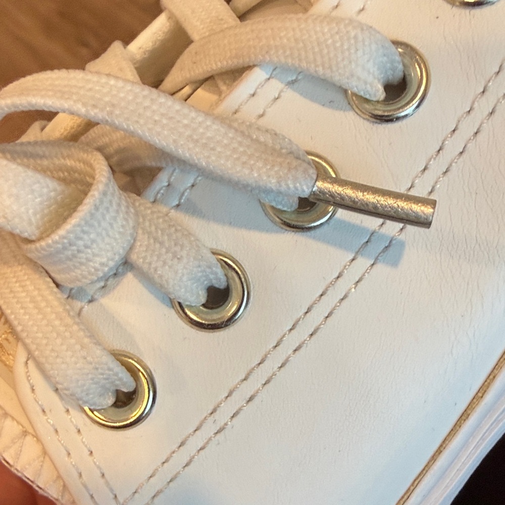 White Leather Low-Top Converse - Picture 10 of 12